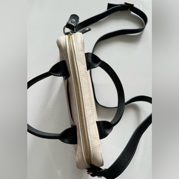 Authentic Longchamp Crossbody Leather Bag - Picture 4 of 16